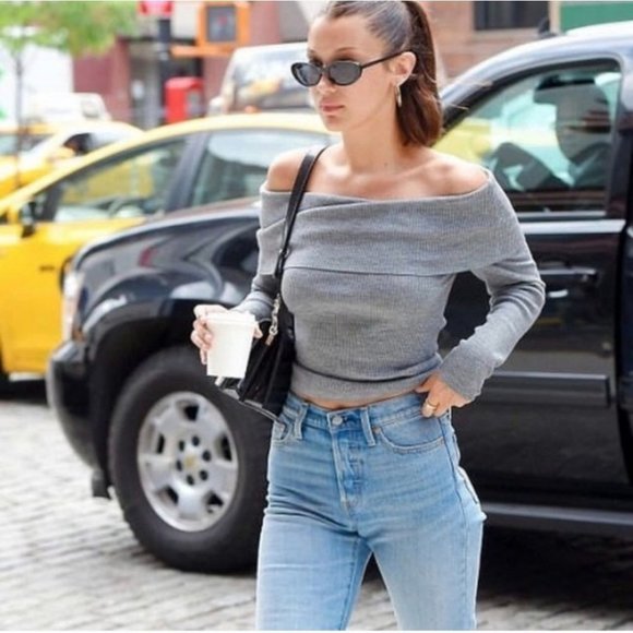 ❌SOLD❌ WILFRED Croquis Sweater  Ribbed Off Shoulder Light Grey Aritzia - Picture 2 of 11